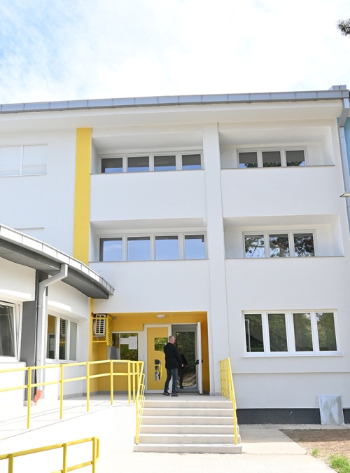 Start of the academic year marked by official opening of the reconstructed "Stiv Naumov" student dormitory in Skopje